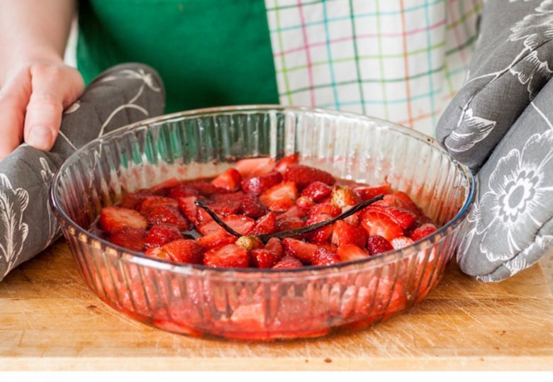 Quick strawberry quark cake