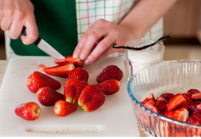 Quick strawberry quark cake