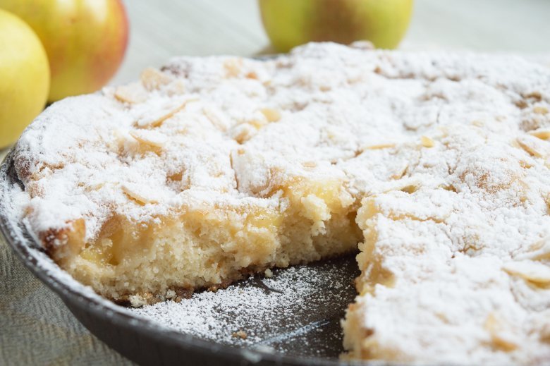 Crumble cake with apple