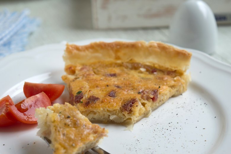 Onion pie with yeast dough