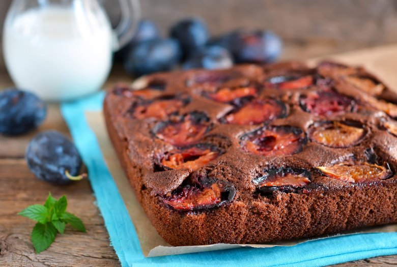 Plum cake with chocolate