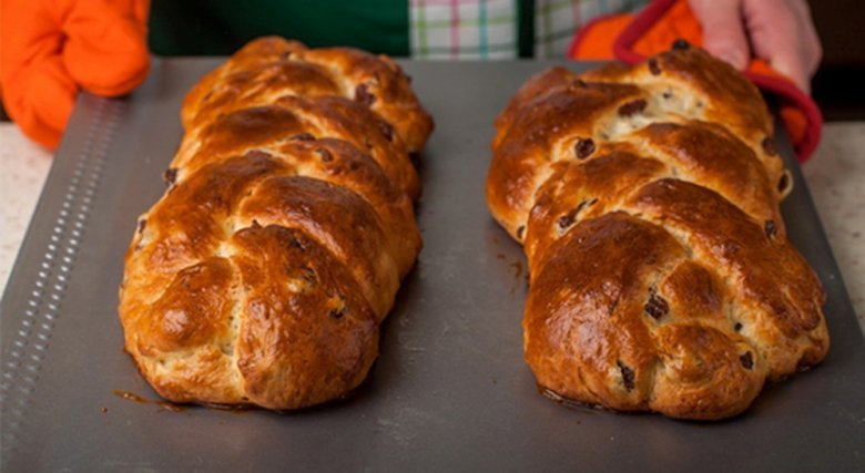 Sweet yeast braid with raisins