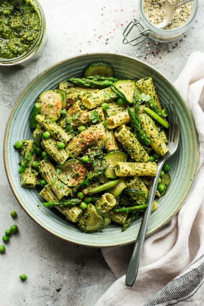 Vegan-pesto-pasta-bowl